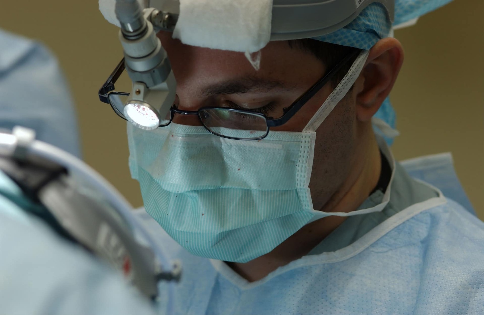 blefaroplastia o cirugía en los párpados